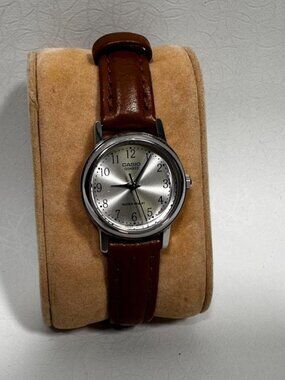 VINTAGE CASIO MINI WATCH SILVER DIAL BROWN LEATHER STRAP LTP1095 MINIMALIST DAIN